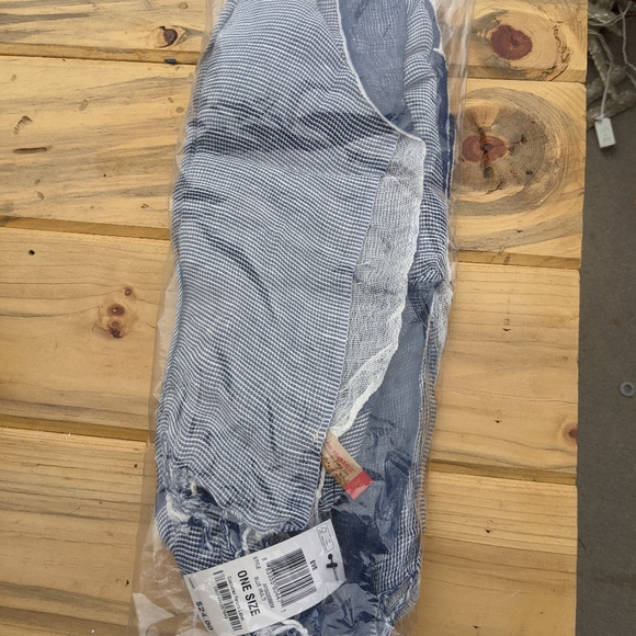 American Rag scarves - Picture 2 of 4